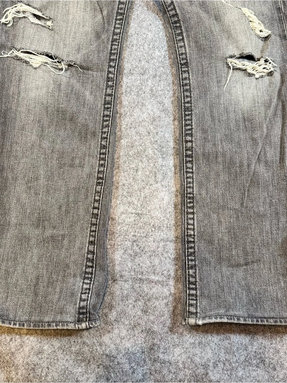 True Religion Ricky Big T Distressed Gray Jeans Size 34